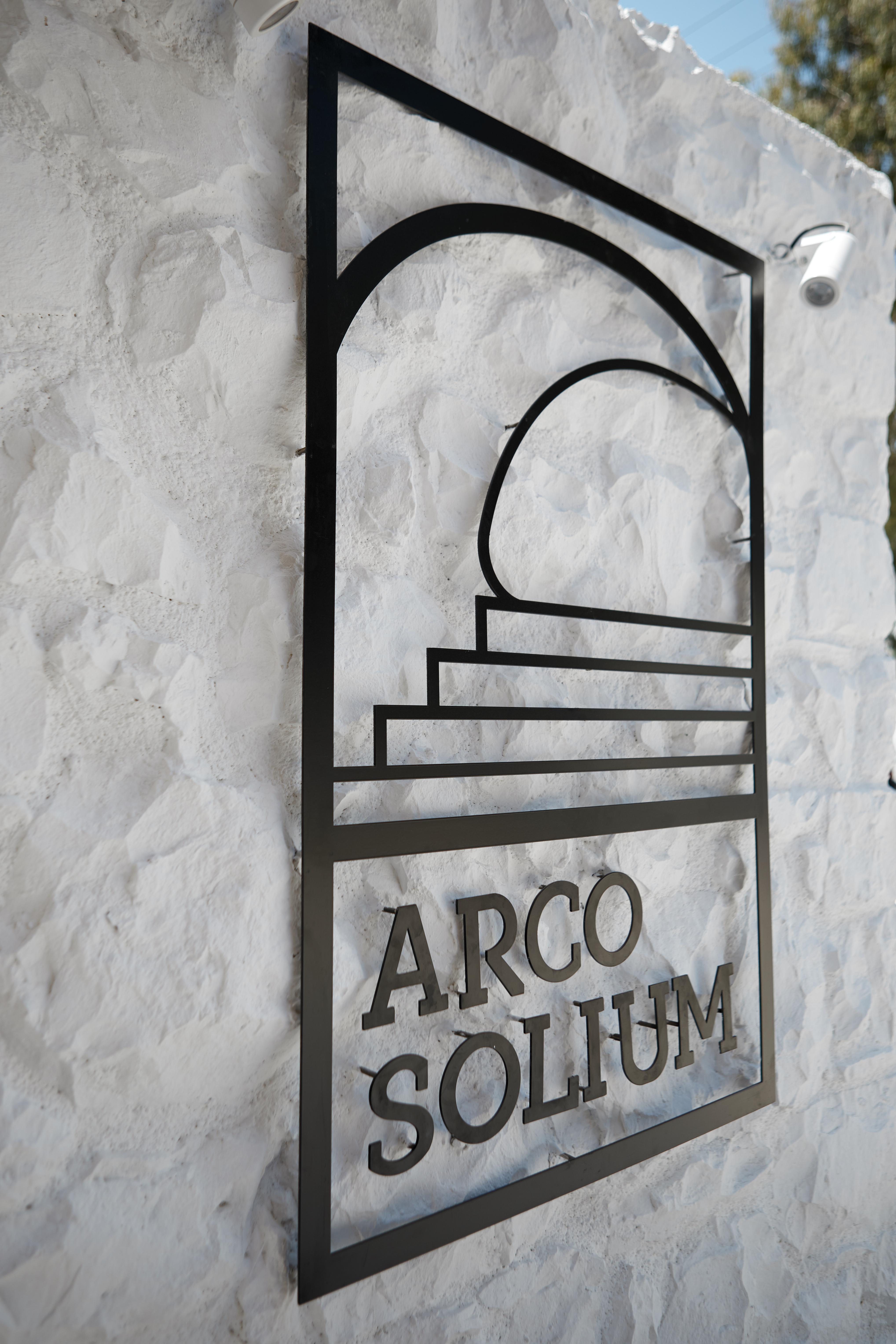 Arco Solium Suites Adamantas  Exterior photo